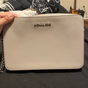 Michael Kors Large Jet Set Crossbody (Pearl Grey)